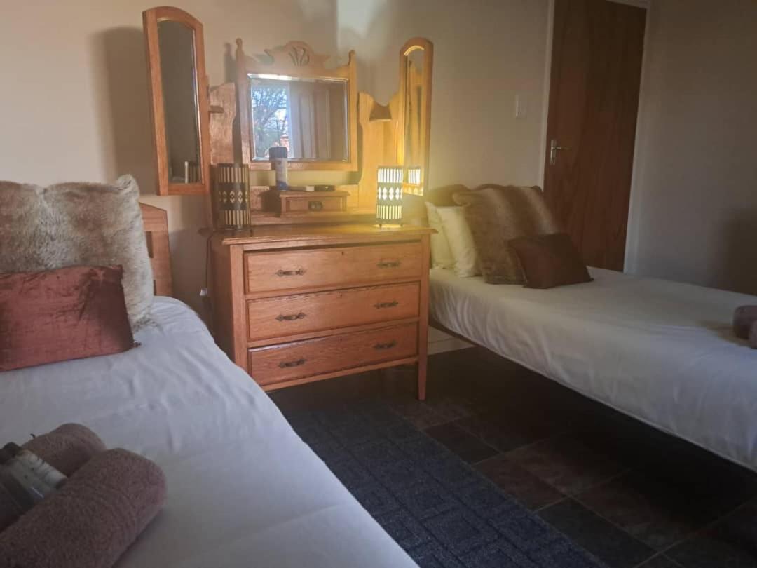 Koha Guesthouse Mariental Exteriör bild