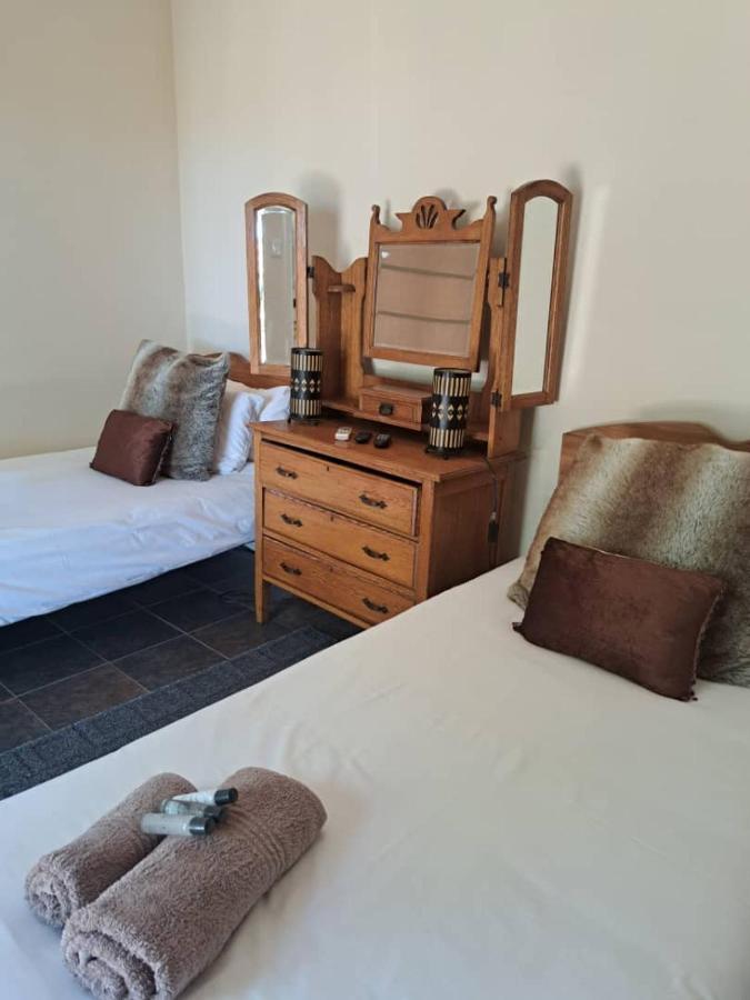 Koha Guesthouse Mariental Exteriör bild